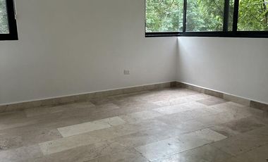 Casa en renta en el Yucatán Country Club, privada Oasis.