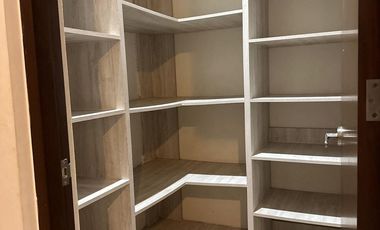 Casa en renta en el Yucatán Country Club, privada Oasis.