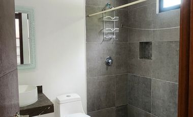 casa en Renta amueblada 3 recamaras piscina y paneles solares Conkal