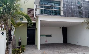 SE RENTA CASA EN FRACCIONAMIENTO PRIVADO