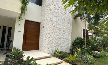 Casa en venta de 4 recámaras en Privada Tumin en el Yucatan Country Club