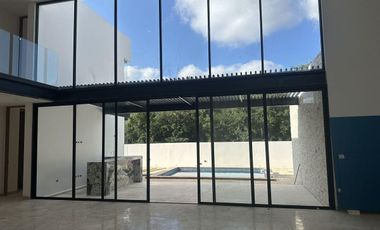 Casa en venta en el Yucatán Country Club, Oasis, Mérida, Yucatán