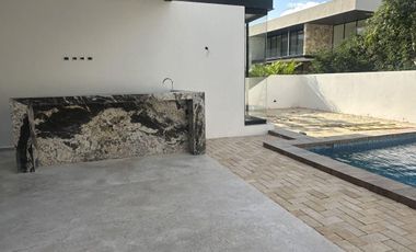 Casa en venta en el Yucatán Country Club, Oasis, Mérida, Yucatán