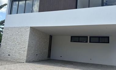 Casa en venta en el Yucatán Country Club, Oasis, Mérida, Yucatán
