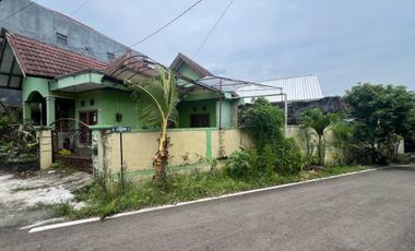 Rumah Hook Harga Murah Tanah Luas Lokasi Jebres Dekat Kampus UNS Solo