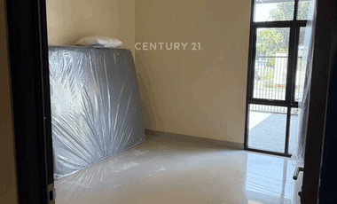 Disewakan Rumah Baru Di Boulevard Hijau Kota Harapan Indah