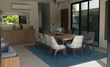 Casa en renta  Yucatan Country Club, Privada Oasis