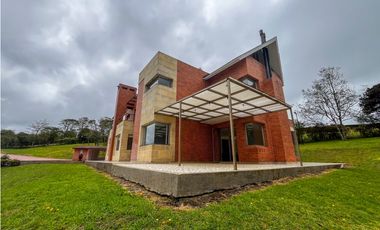 VENDO CASA DE OPORTUNIDAD 6 HAB LOTE 5.000M2 CERROS DE YERBABUENA CHIA