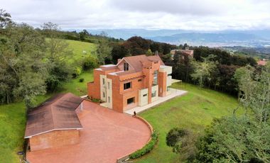 VENDO CASA DE OPORTUNIDAD 6 HAB LOTE 5.000M2 CERROS DE YERBABUENA CHIA