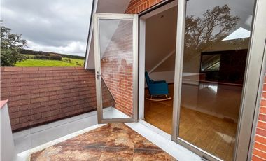 VENDO CASA DE OPORTUNIDAD 6 HAB LOTE 5.000M2 CERROS DE YERBABUENA CHIA