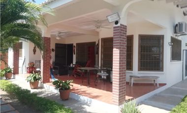 CORONADO / 1048 M2 / 3 HABITACIONES / PISCINA / NEGOCIABLE