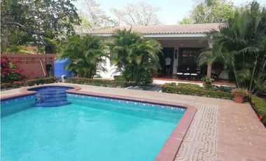 CORONADO / 1048 M2 / 3 HABITACIONES / PISCINA / NEGOCIABLE