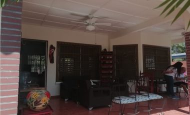 CORONADO / 1048 M2 / 3 HABITACIONES / PISCINA / NEGOCIABLE