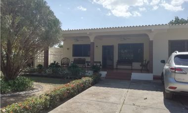 CORONADO / 1048 M2 / 3 HABITACIONES / PISCINA / NEGOCIABLE