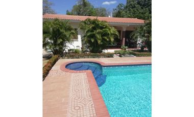 CORONADO / 1048 M2 / 3 HABITACIONES / PISCINA / NEGOCIABLE