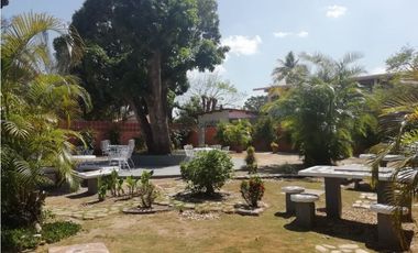 CORONADO / 1048 M2 / 3 HABITACIONES / PISCINA / NEGOCIABLE