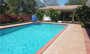 CORONADO / 1048 M2 / 3 HABITACIONES / PISCINA / NEGOCIABLE