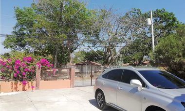 CORONADO / 1048 M2 / 3 HABITACIONES / PISCINA / NEGOCIABLE