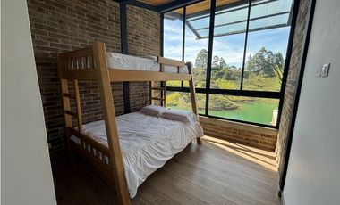 Espectacular, casa finca  campestre en el Peñol Antioquia 2.500 m2