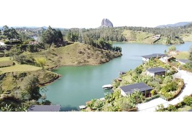 Espectacular, casa finca  campestre en el Peñol Antioquia 2.500 m2