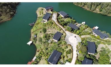 Espectacular, casa finca  campestre en el Peñol Antioquia 2.500 m2