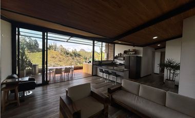 Espectacular, casa finca  campestre en el Peñol Antioquia 2.500 m2