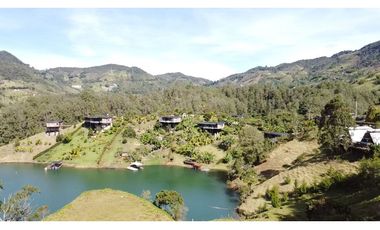 Espectacular, casa finca  campestre en el Peñol Antioquia 2.500 m2