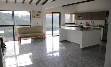 Hermosa casa finca campestre en el Peñol Antioquia, 3.300 m2