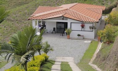 Hermosa casa finca campestre en el Peñol Antioquia, 3.300 m2