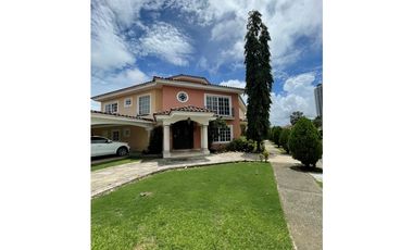 Se vende hermosa Casa en Costa del Este