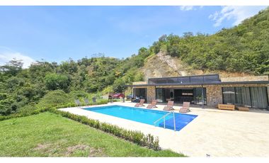Venta Casa Finca Sopetrán, privada, lujosa, piscina, vista de ensueño.