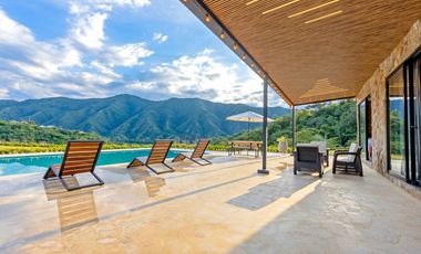 Venta Casa Finca Sopetrán, privada, lujosa, piscina, vista de ensueño.