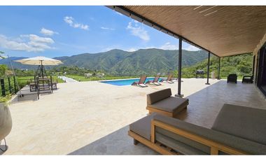Venta Casa Finca Sopetrán, privada, lujosa, piscina, vista de ensueño.