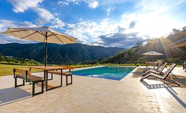 Venta Casa Finca Sopetrán, privada, lujosa, piscina, vista de ensueño.