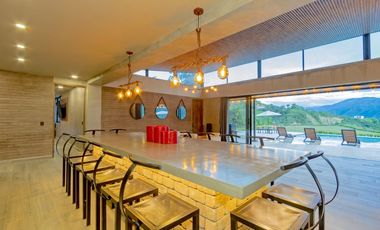 Venta Casa Finca Sopetrán, privada, lujosa, piscina, vista de ensueño.