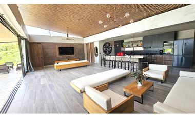 Venta Casa Finca Sopetrán, privada, lujosa, piscina, vista de ensueño.