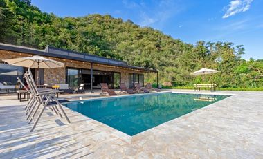 Venta Casa Finca Sopetrán, privada, lujosa, piscina, vista de ensueño.