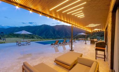 Venta Casa Finca Sopetrán, privada, lujosa, piscina, vista de ensueño.