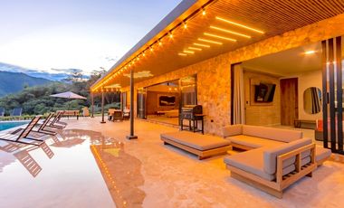 Venta Casa Finca Sopetrán, privada, lujosa, piscina, vista de ensueño.