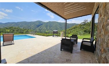 Venta Casa Finca Sopetrán, privada, lujosa, piscina, vista de ensueño.