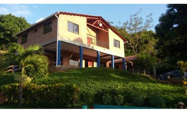 Venta de propiedad en Sopetran - 3 casas
