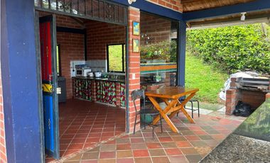 Venta de propiedad en Sopetran - 3 casas