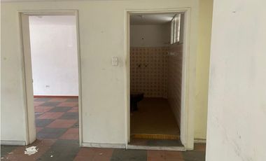 Casa Lote en manila con licencia para construir 6 pisos