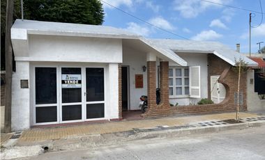 CASA EN VENTA - 3 HABITACIONES