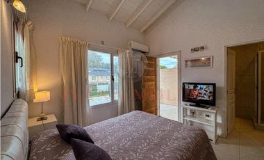 DE LAS HESPÉRIDES 1693 - TRIPLEX A LA VENTA EN PINAMAR