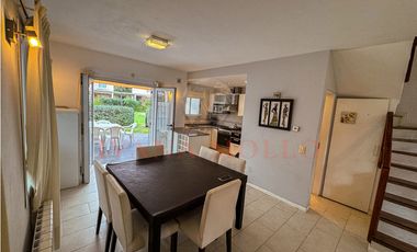 DE LAS HESPÉRIDES 1693 - TRIPLEX A LA VENTA EN PINAMAR