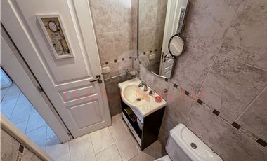 DE LAS HESPÉRIDES 1693 - TRIPLEX A LA VENTA EN PINAMAR