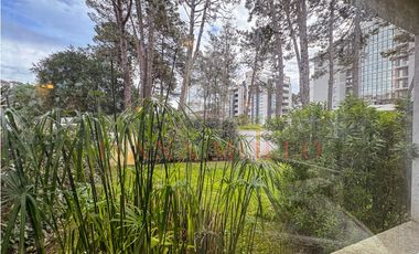 DE LAS HESPÉRIDES 1693 - TRIPLEX A LA VENTA EN PINAMAR