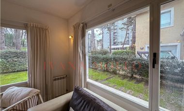 DE LAS HESPÉRIDES 1693 - TRIPLEX A LA VENTA EN PINAMAR