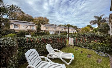 DE LAS HESPÉRIDES 1693 - TRIPLEX A LA VENTA EN PINAMAR